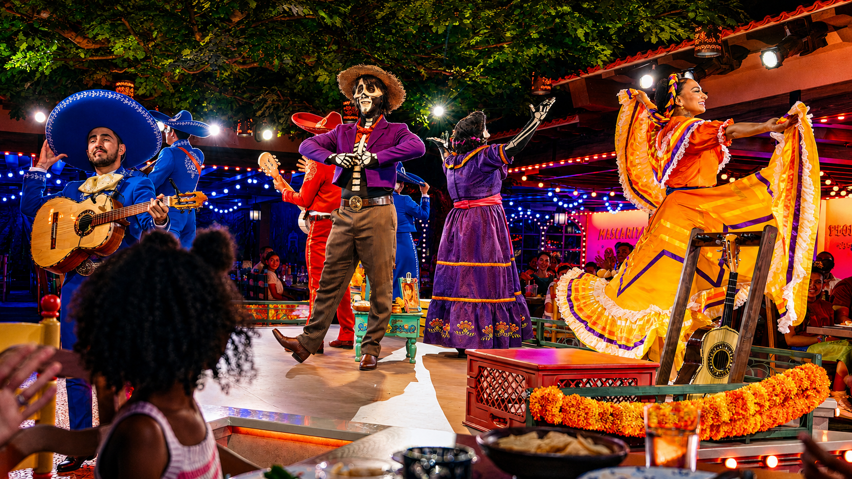 Plaza de Coco, restaurante rotativo del Disney Treasure