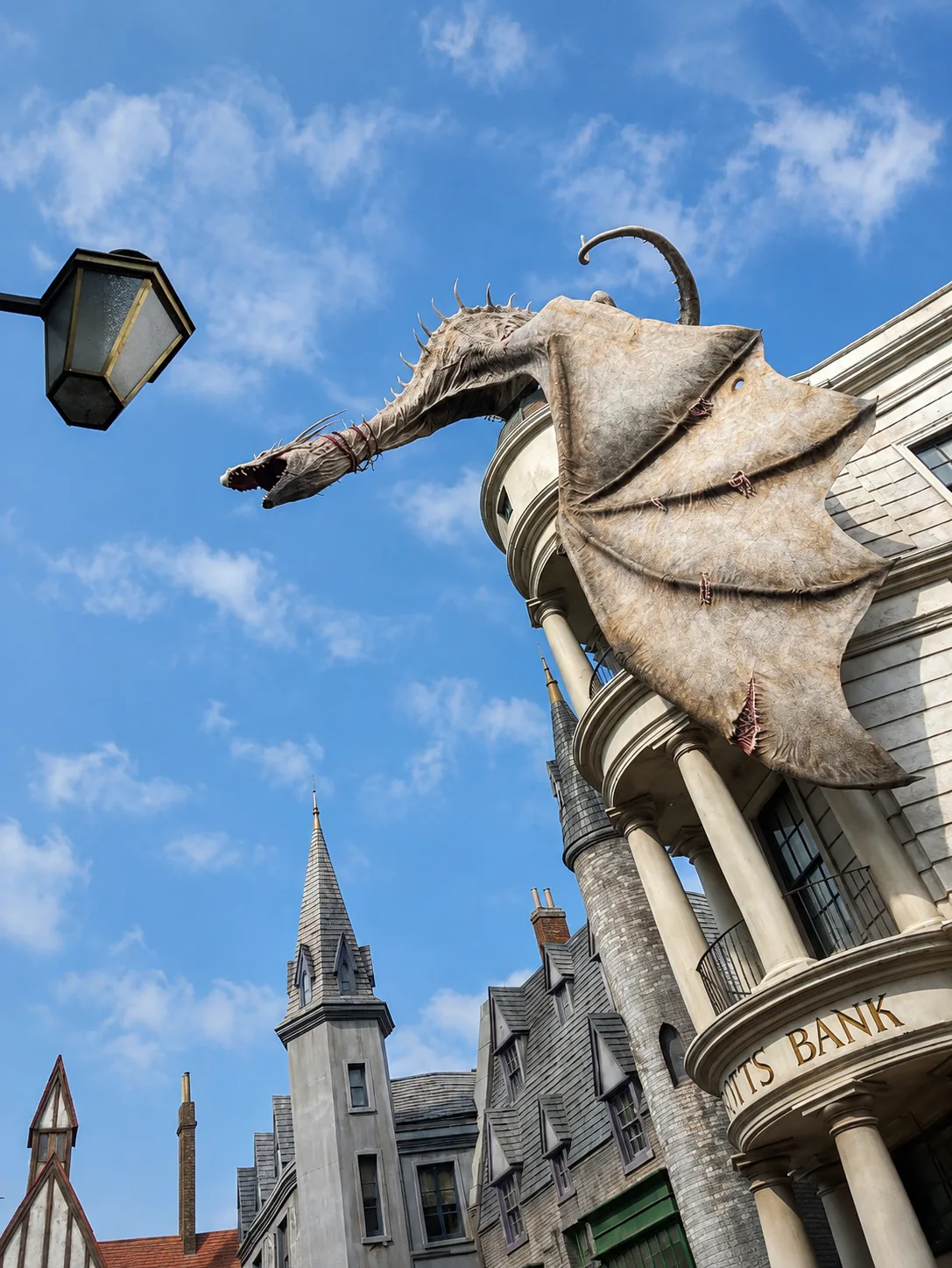 Dragón de Gringotts sobre el banco en Diagon Alley, Harry Potter Universal Orlando